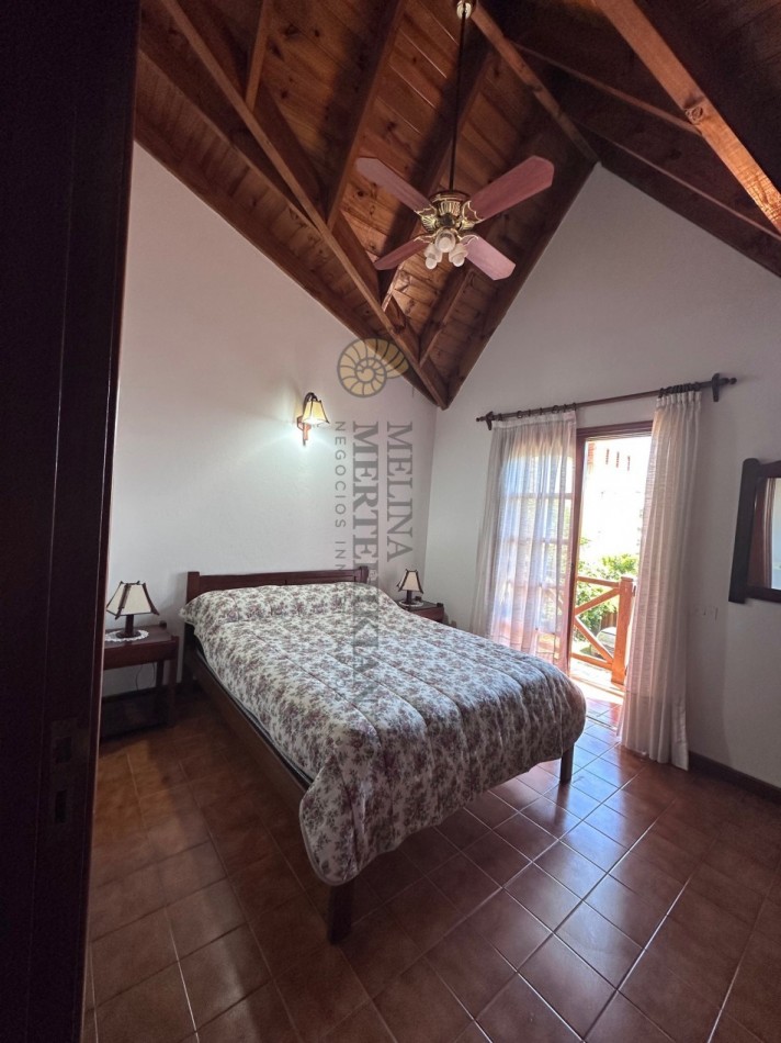 TRIPLEX EN PINAMAR CON COCHERA 