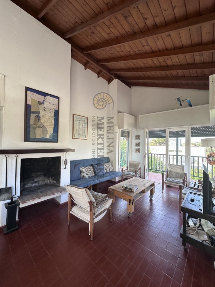 CASA FRENTE A LA PLAYA EN PINAMAR 