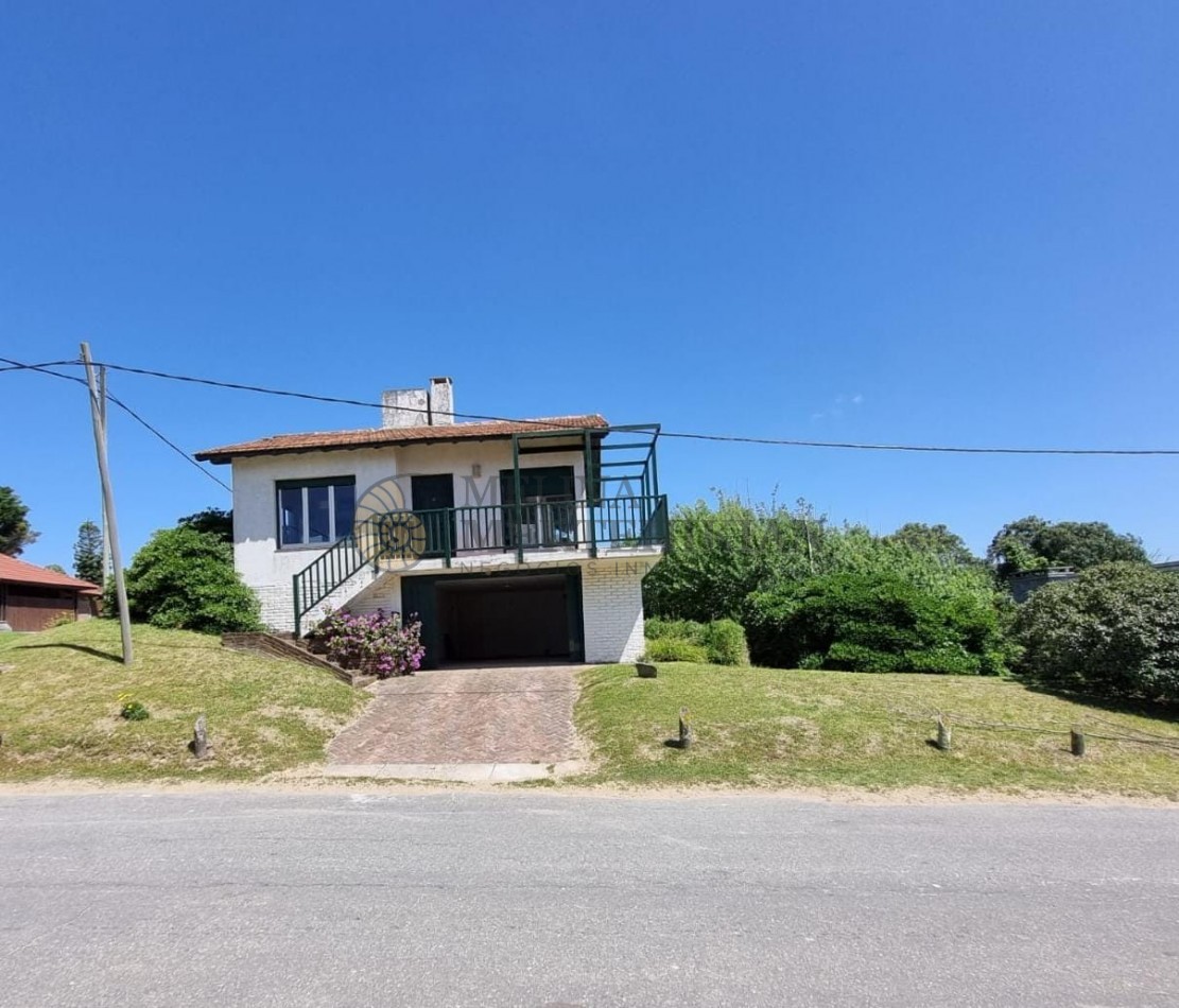 CASA FRENTE A LA PLAYA EN PINAMAR 