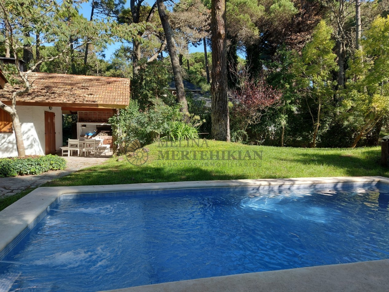 Hermosa casa con pileta en Carilo TEMPORADA VERANO