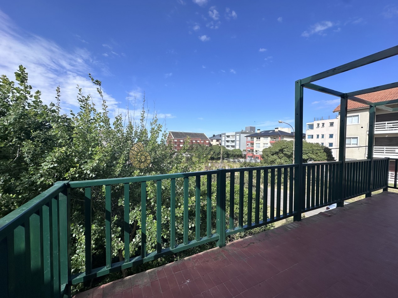 CASA FRENTE A LA PLAYA EN PINAMAR 