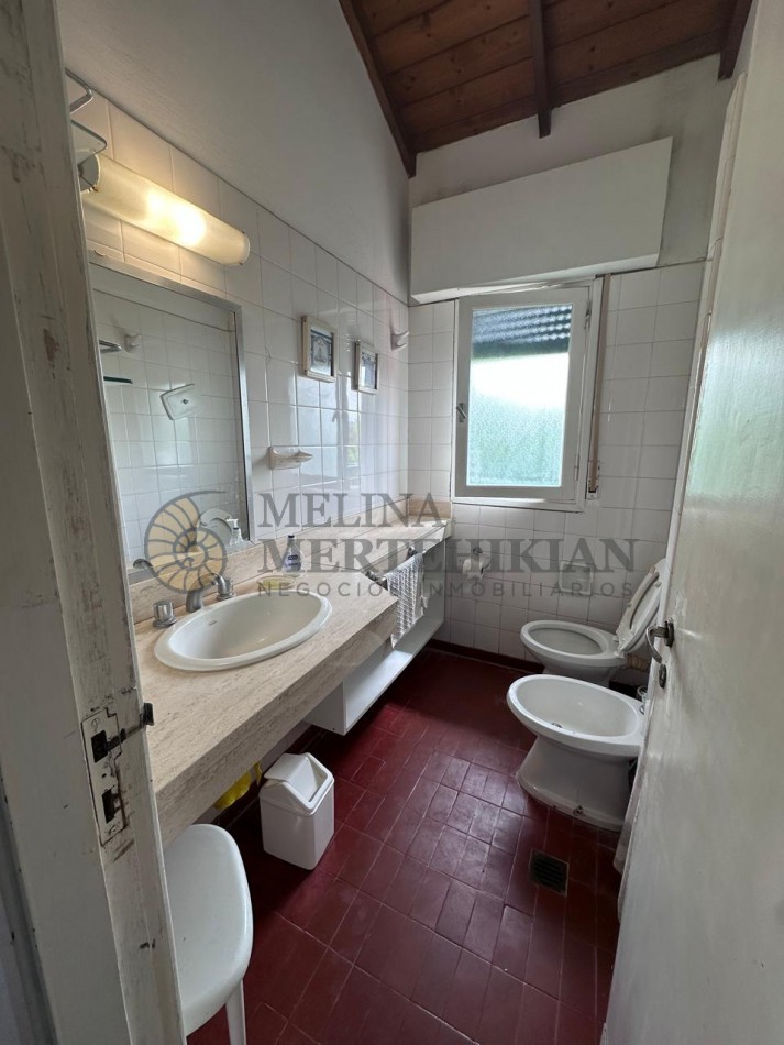 CASA FRENTE A LA PLAYA EN PINAMAR 