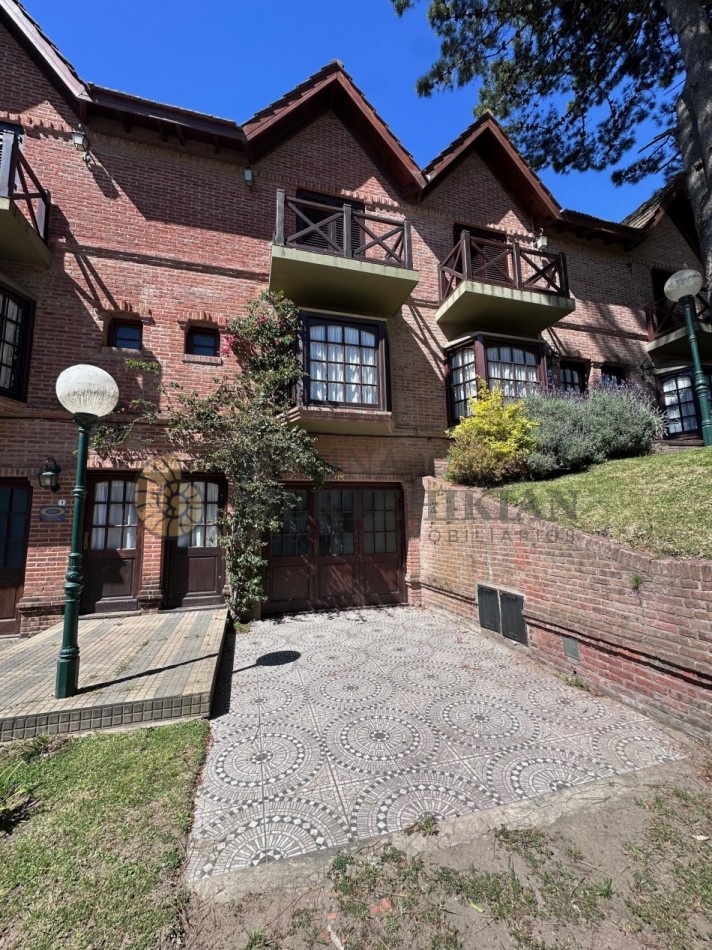 TRIPLEX EN PINAMAR CON COCHERA 