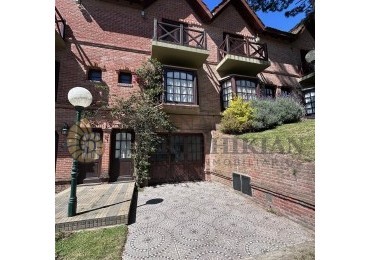 TRIPLEX EN PINAMAR CON COCHERA 